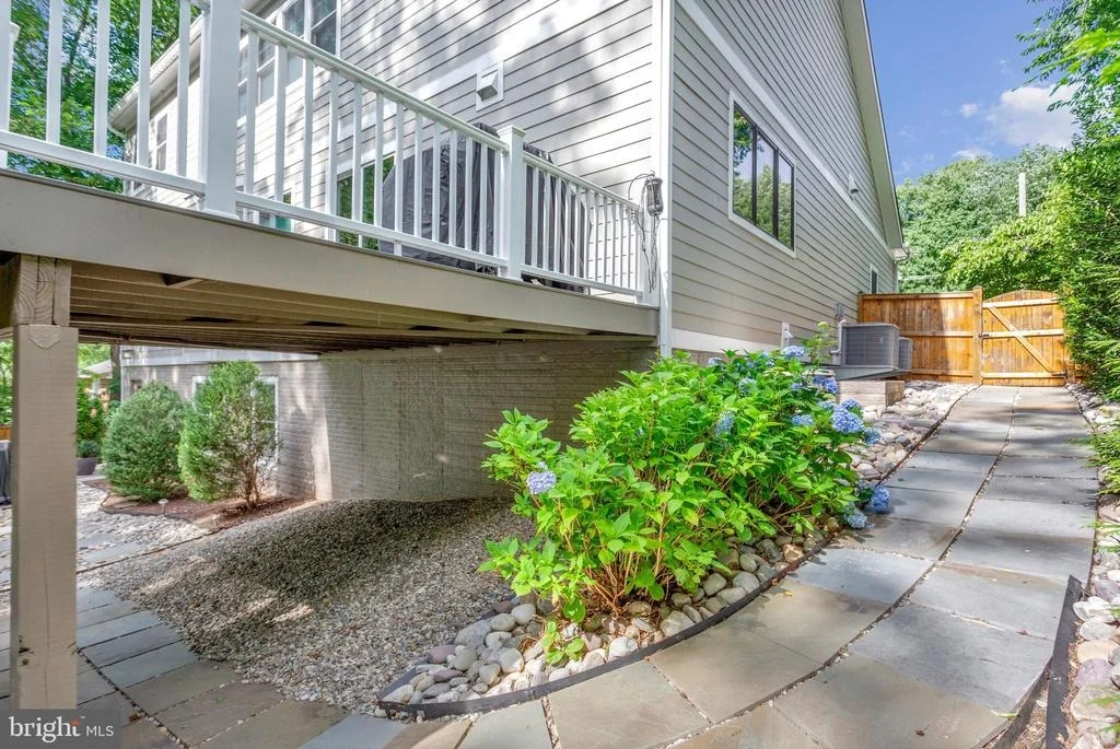 Photo of 1712 EAST AVENUE
