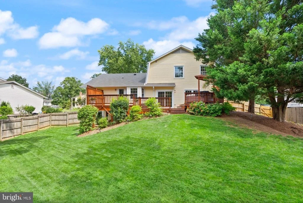 Photo of 8906 TAILCOAT COURT