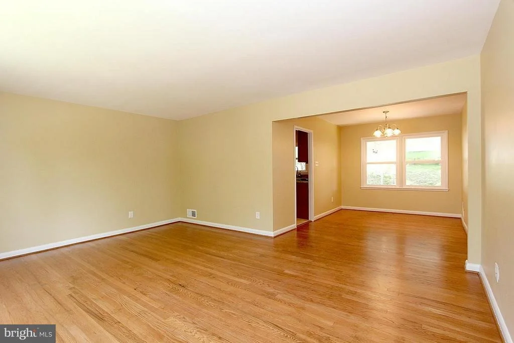 Photo of 911 WHITE WAY