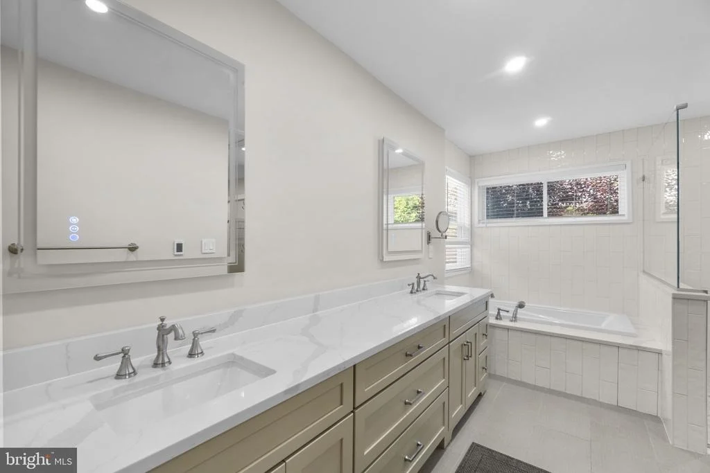 Photo of 305 COLLEGE PLACE