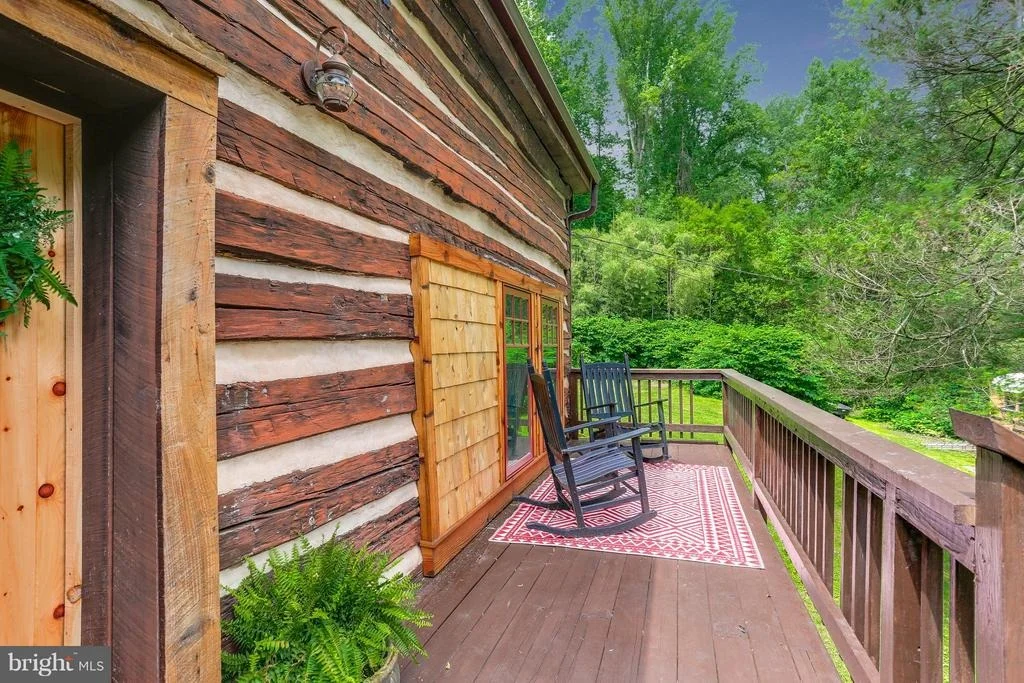 Photo of 828 WARREN ROAD