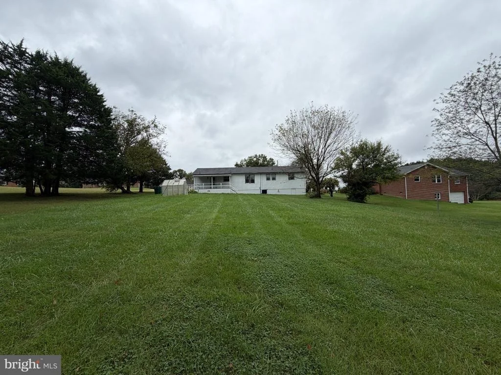 Photo of 3 SPRINGVIEW BOULEVARD