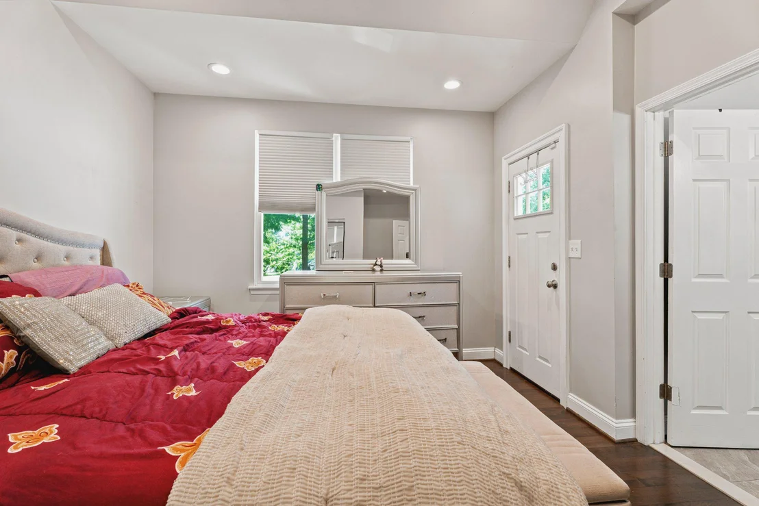 Photo of 4501 FOREST VIEW AVENUE