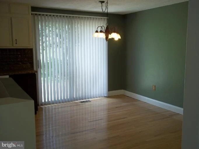 Photo of 27 E STREET E
