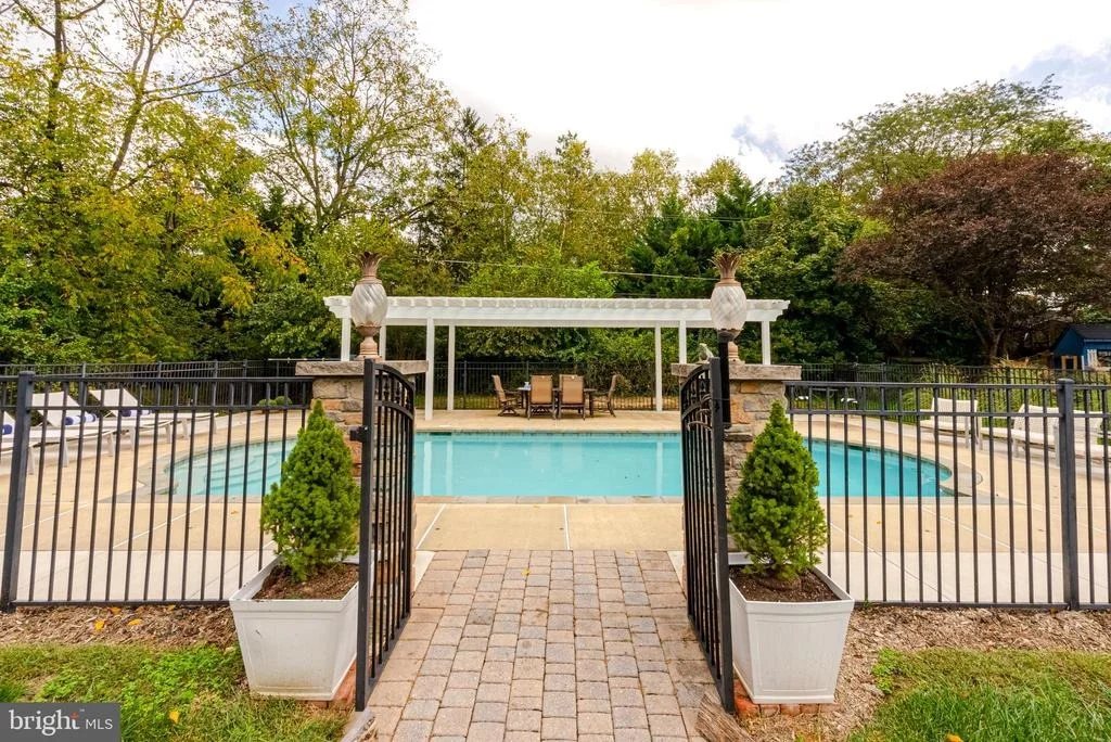 Photo of 4029 CRESCENT ROAD