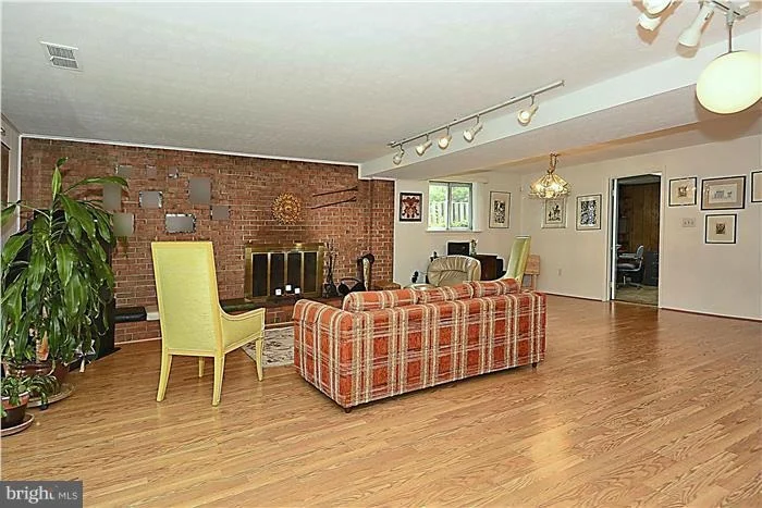 Photo of 12912 MIDDLEVALE LANE