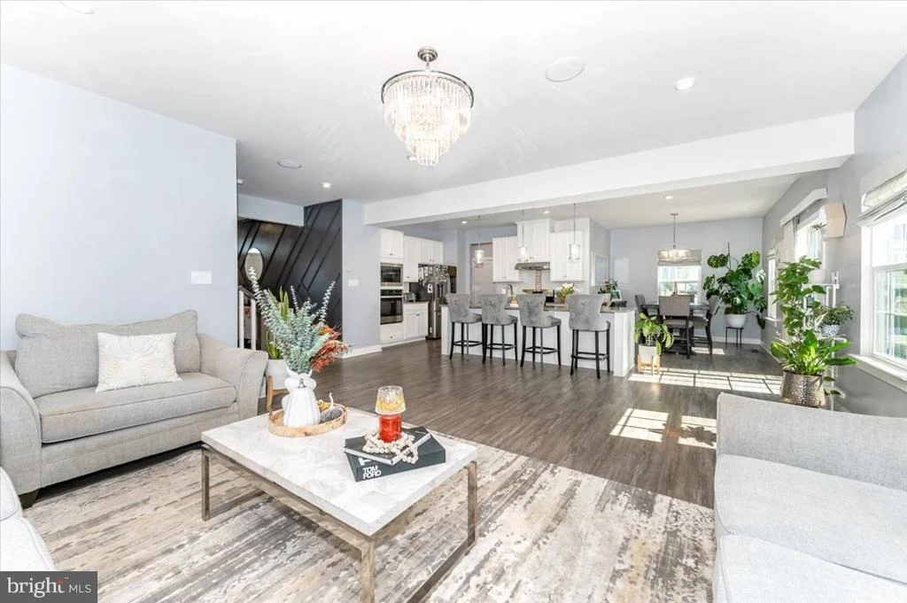 Photo of 76 VANCOUVER PLACE