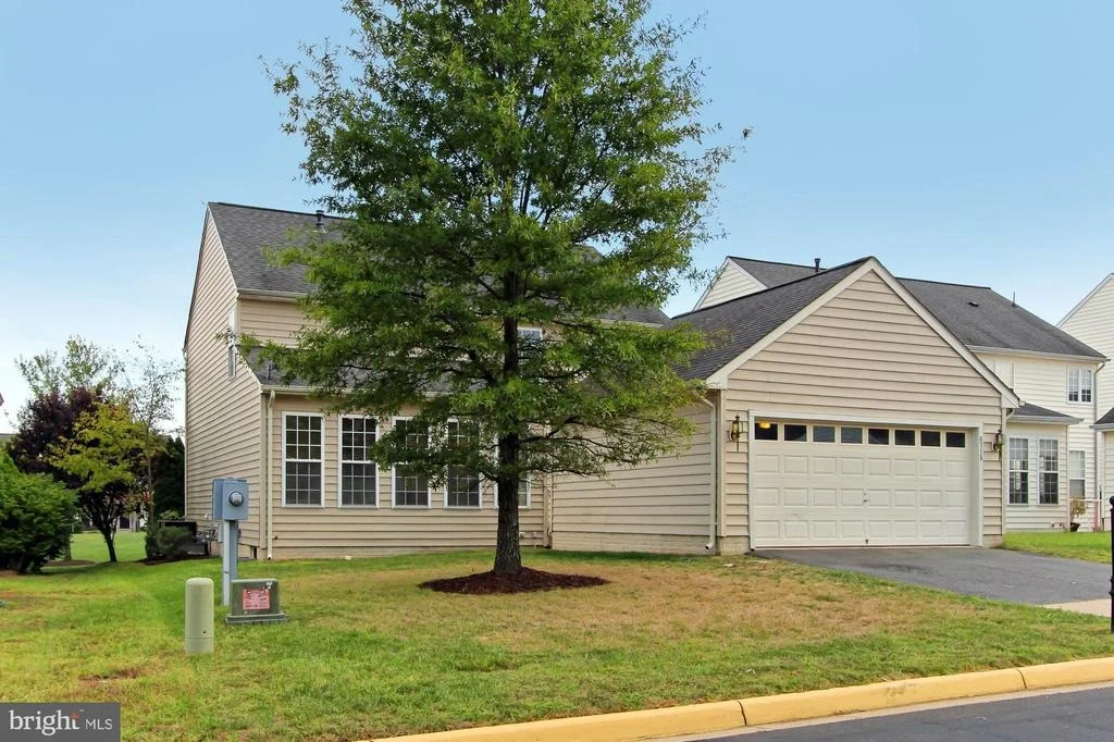 Photo of 6715 SELBOURNE LANE