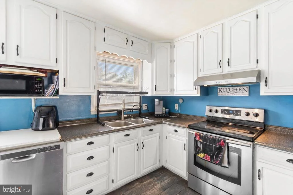 Photo of 3000 BREEZEWOOD LANE