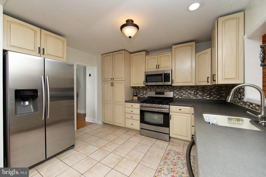 Photo of 787 LANCING ROAD