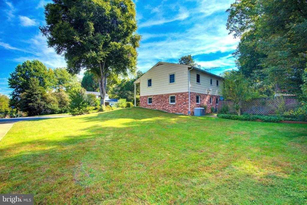 Photo of 6914 HADLOW DRIVE