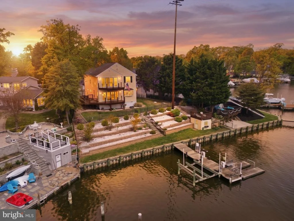 Photo of 426 RIVERSIDE DRIVE