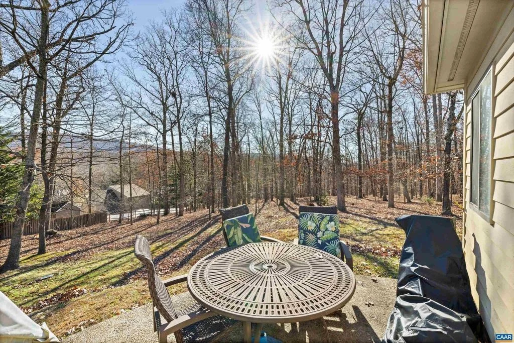 Photo of 465 HIDDEN RIDGE RD