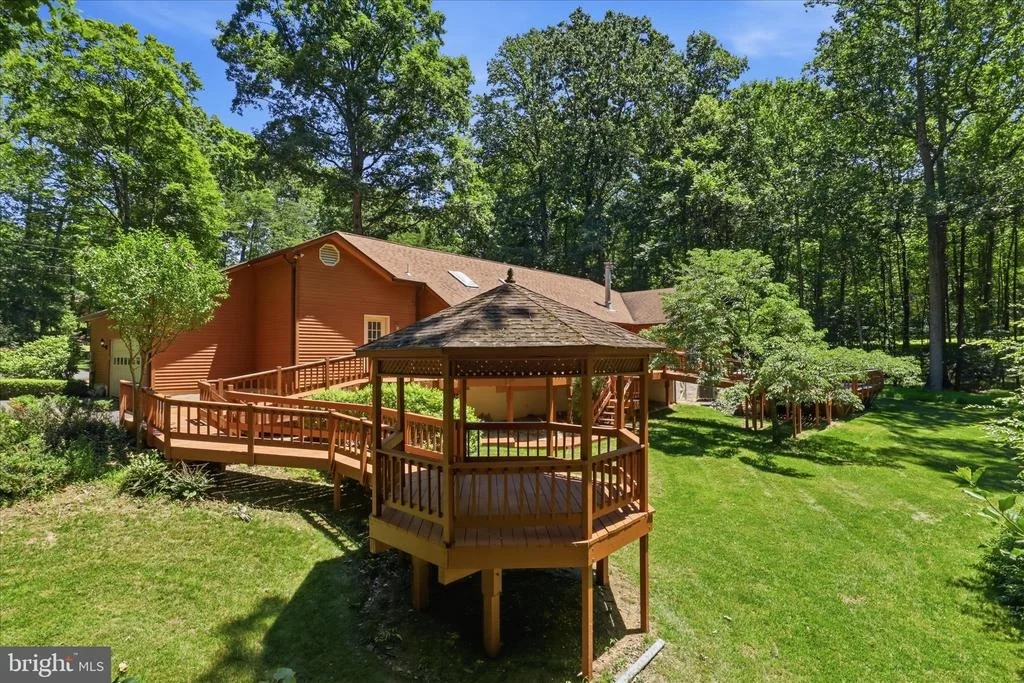 Photo of 6501 COMMONWEALTH COURT