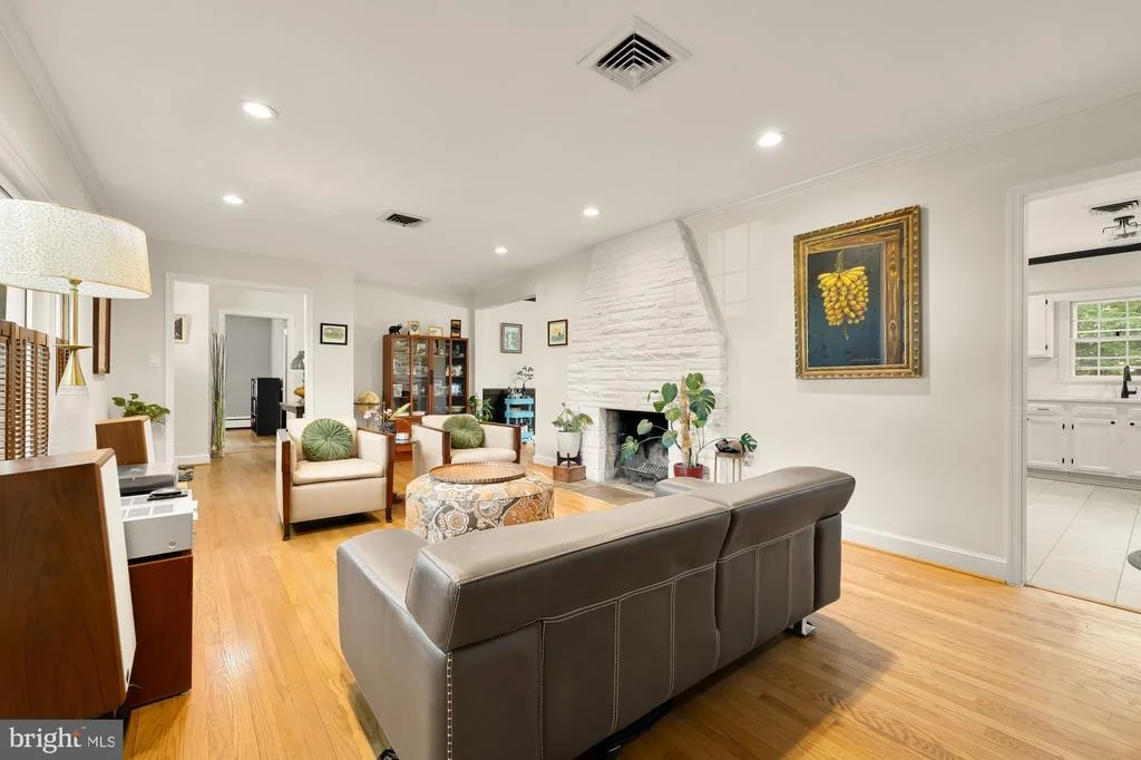 Photo of 4112 DOWNING STREET