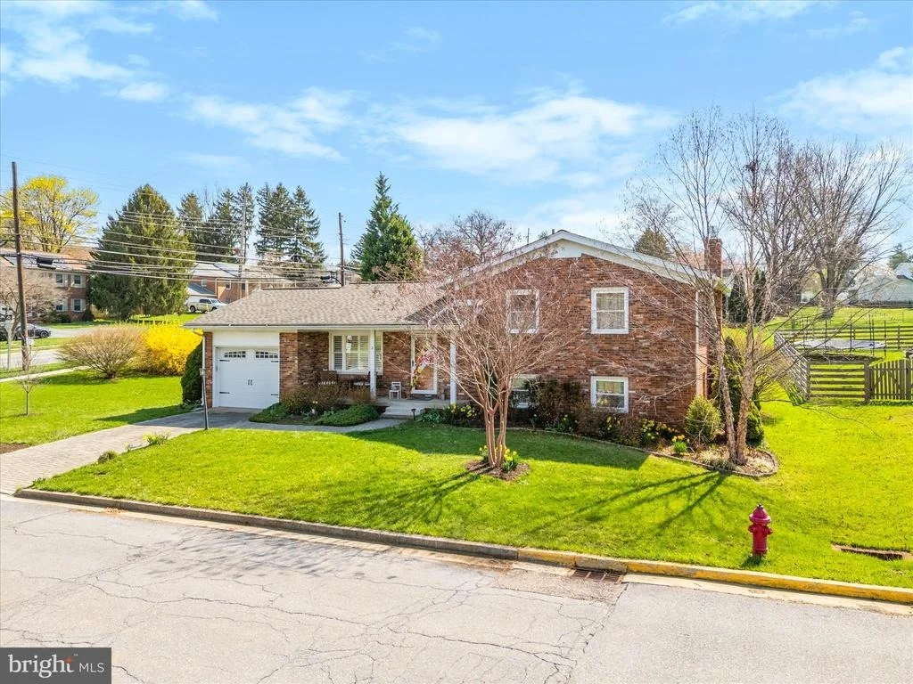 Photo of 2 LOMBARDY DRIVE