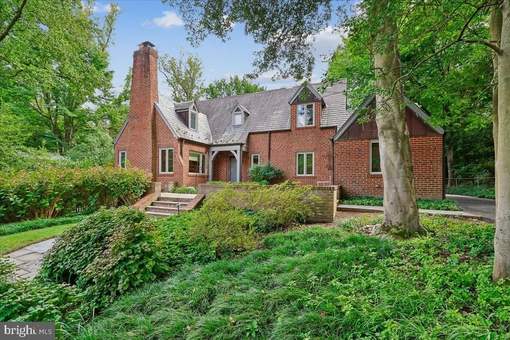 Photo of 1212 WOODSIDE PARKWAY