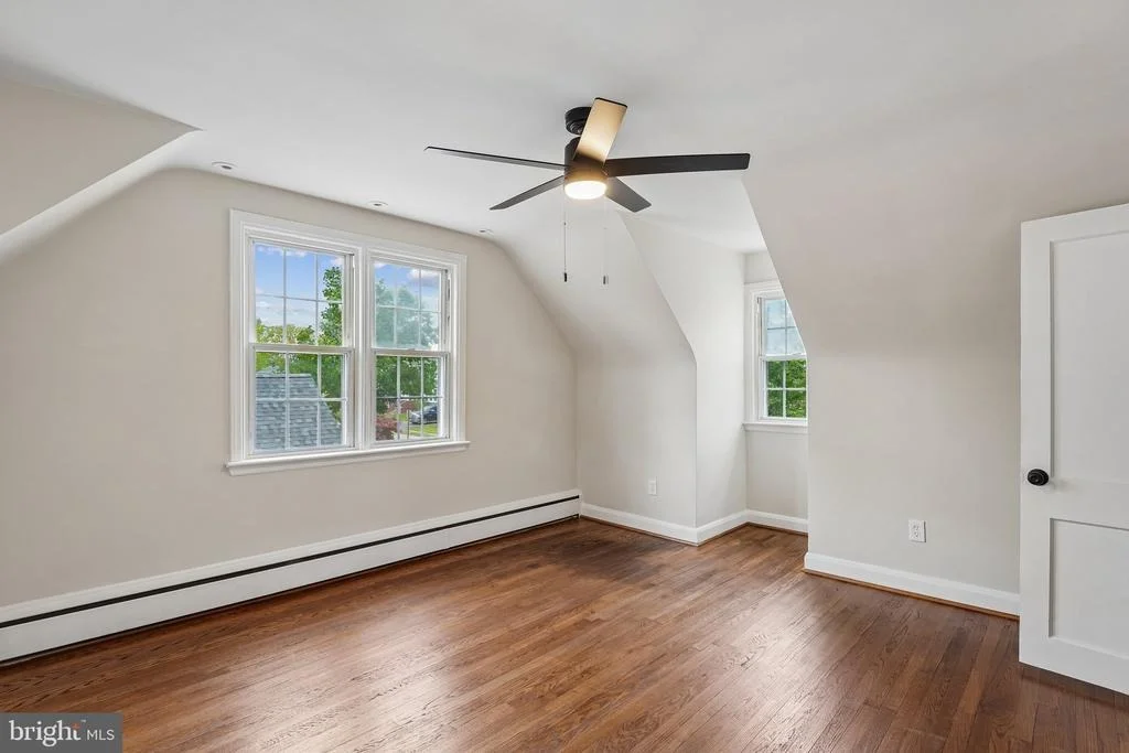 Photo of 527 FOREST VIEW ROAD