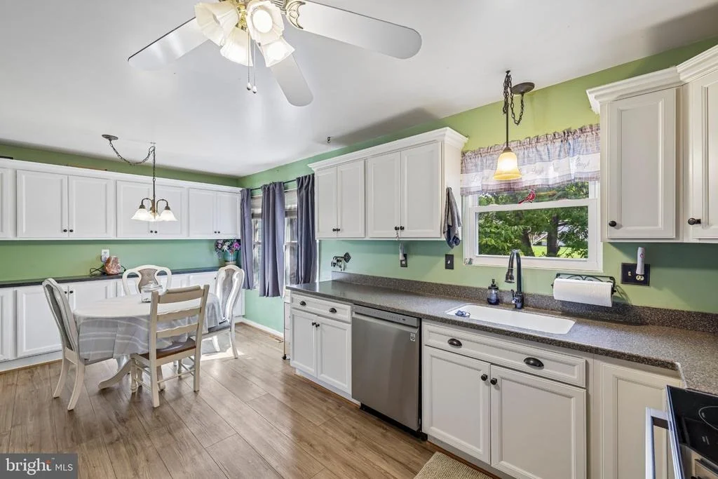 Photo of 413 BABYLON COURT