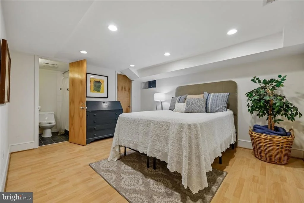Photo of 1212 WOODSIDE PARKWAY