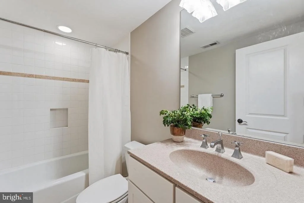 Photo of 4462 MACARTHUR BOULEVARD NW