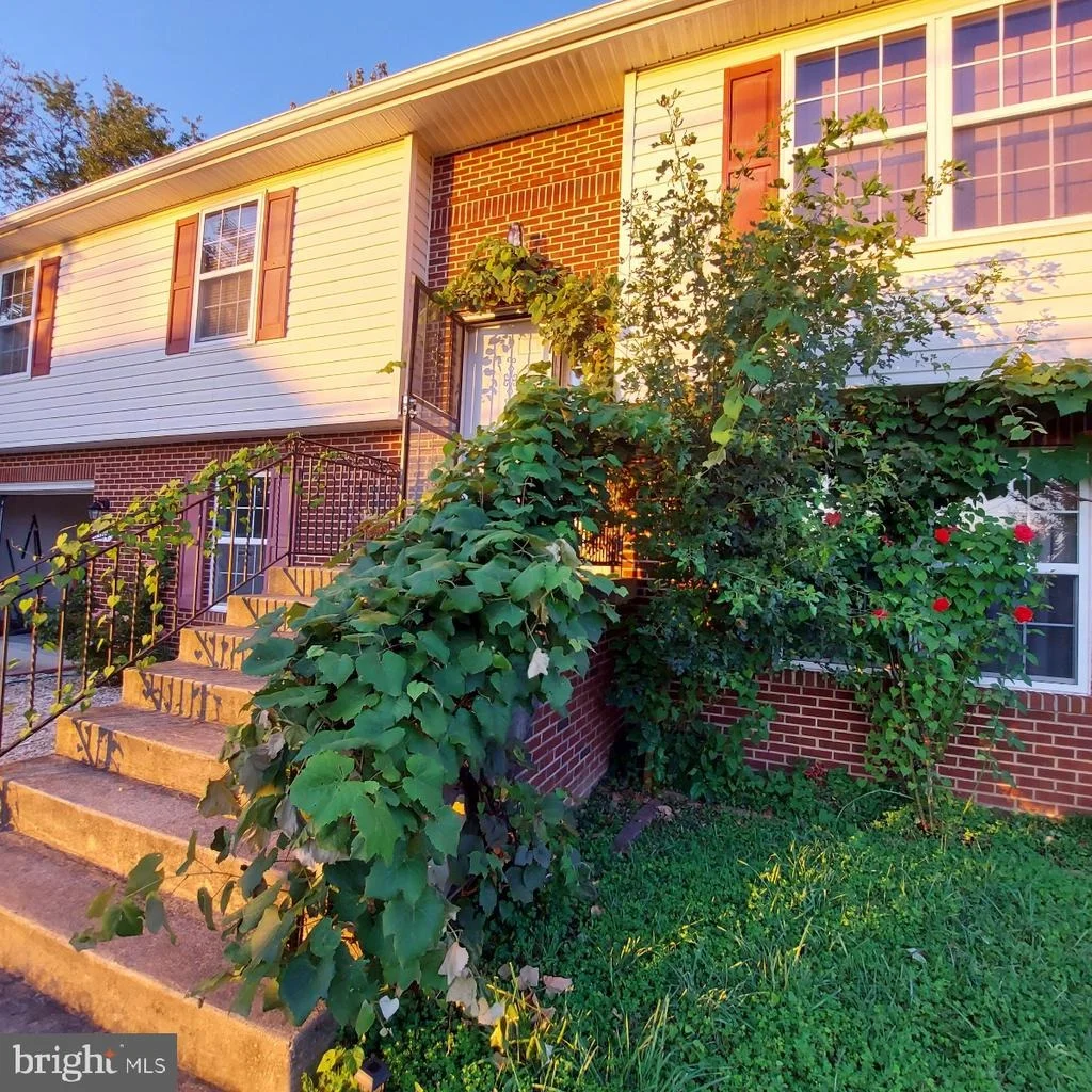 Photo of 8904 BALLARD LANE
