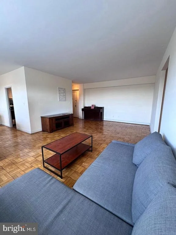 Photo of Unit 708 at 3601 GREENWAY