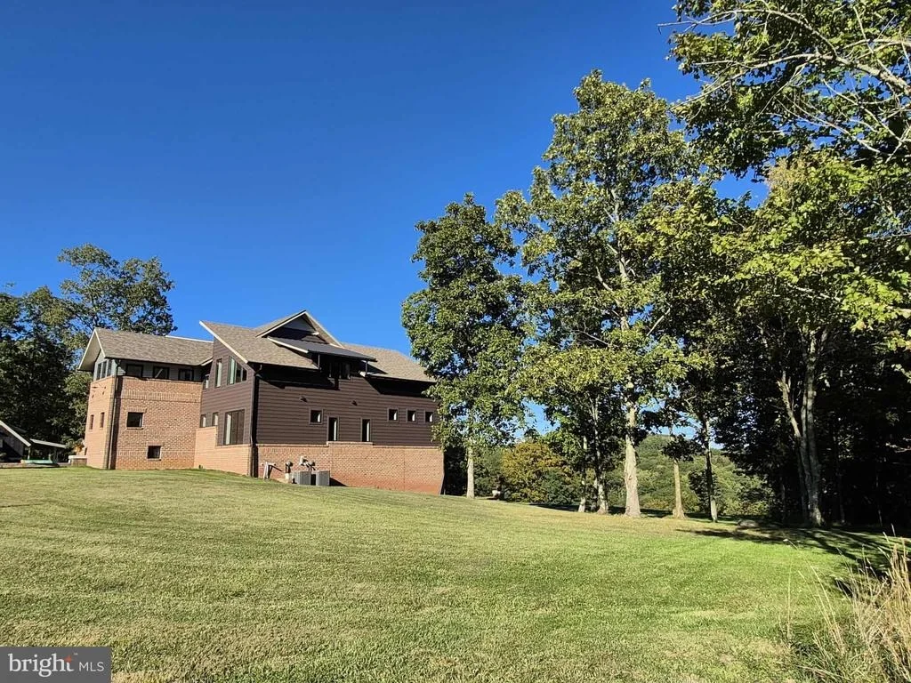 Photo of 415 NAZELROD ROAD