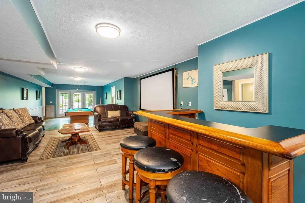 Photo of 305 LAKE POINTE DRIVE