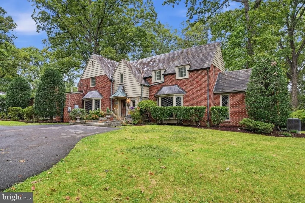 Photo of 10601 SWEETBRIAR PARKWAY