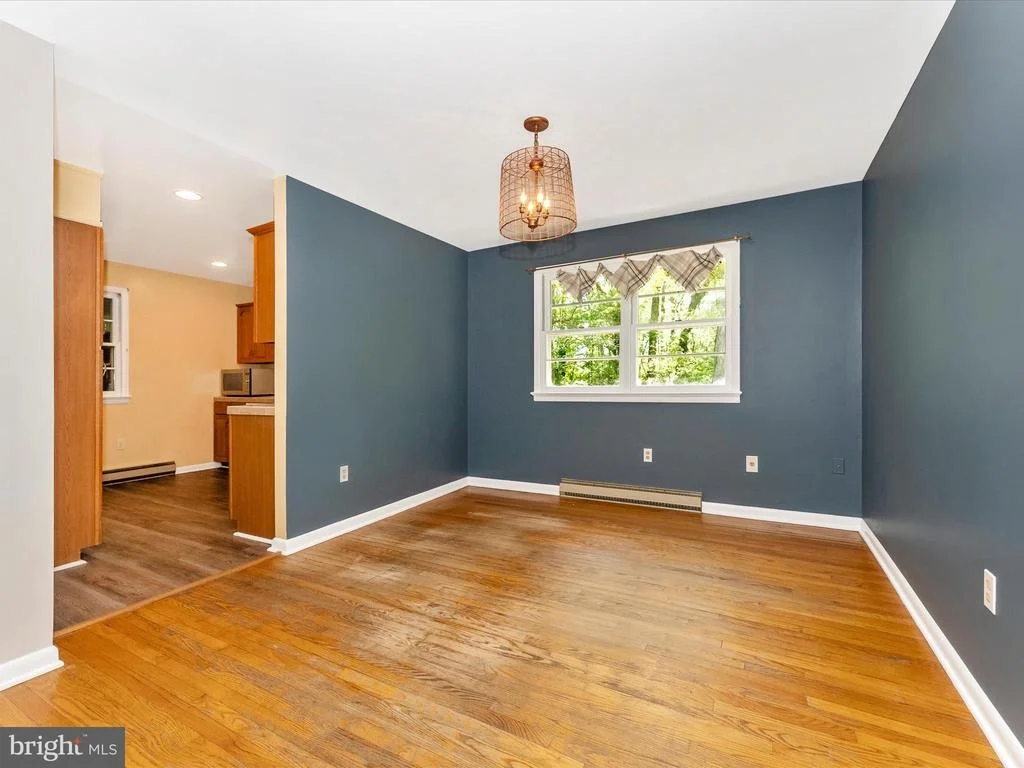 Photo of 2833 RODERICK ROAD