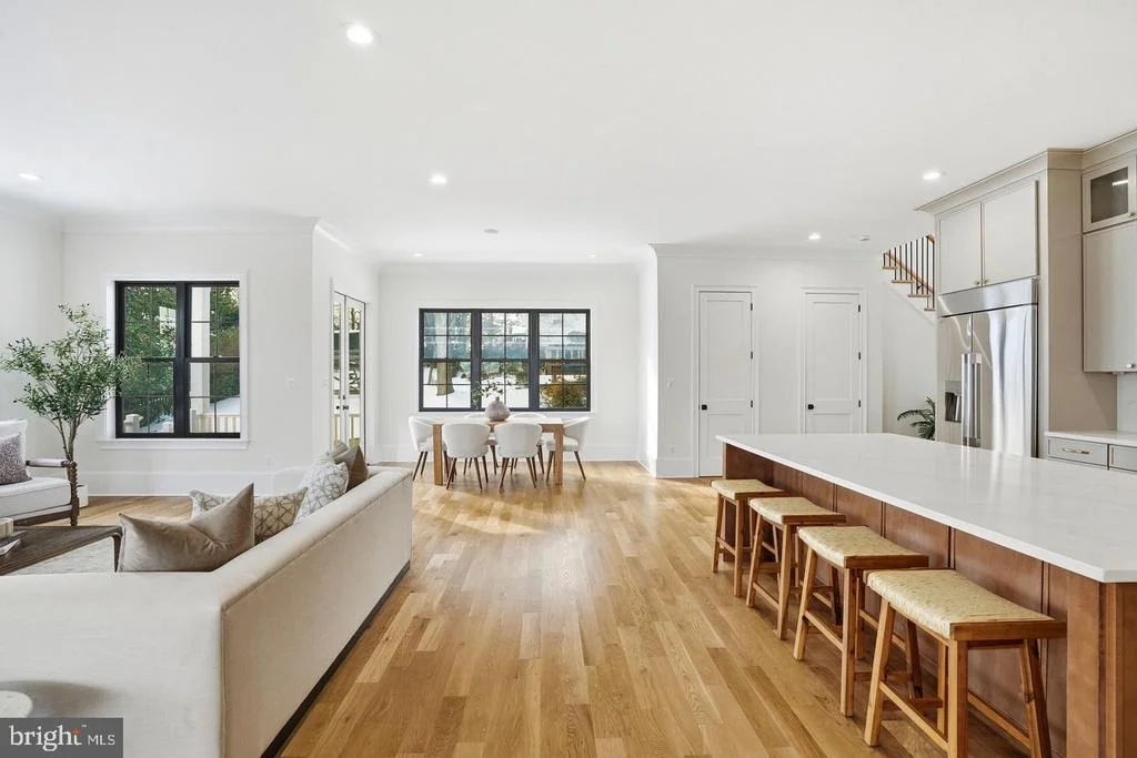 Photo of 6512 WILLIAMSBURG BOULEVARD