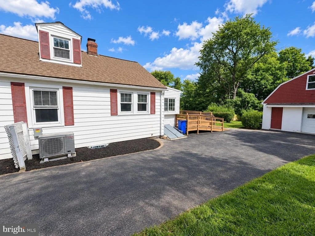 Photo of 8921 YELLOW SPRINGS ROAD