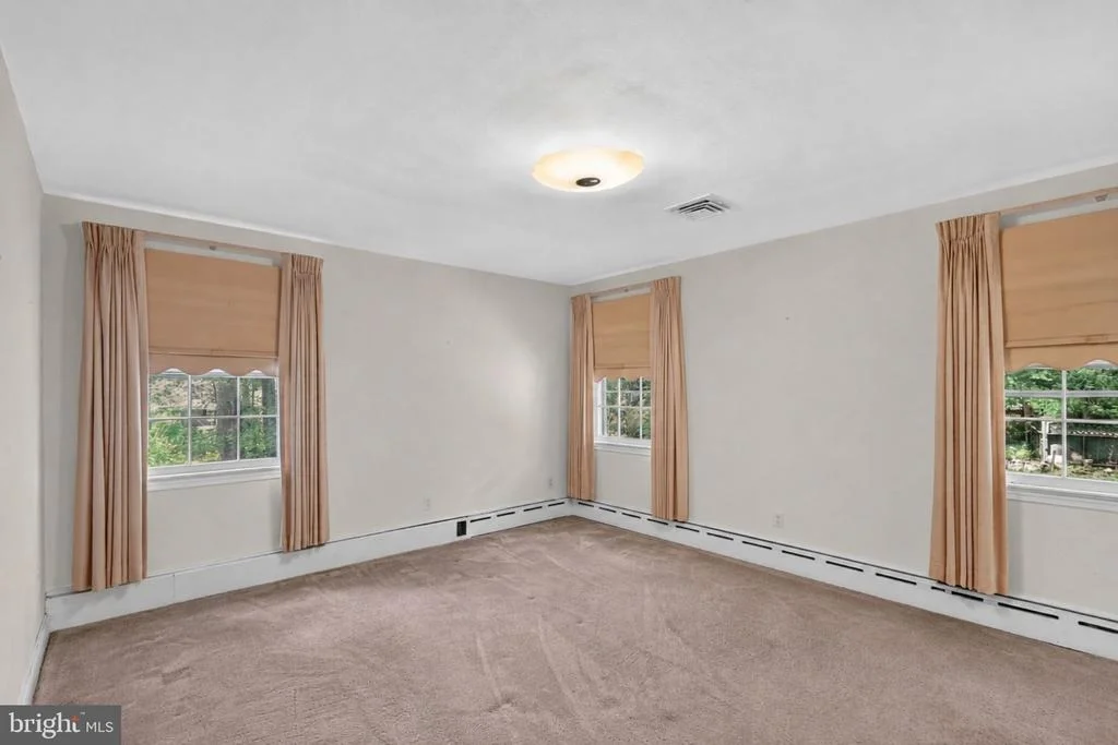 Photo of 10600 GREENACRES DRIVE