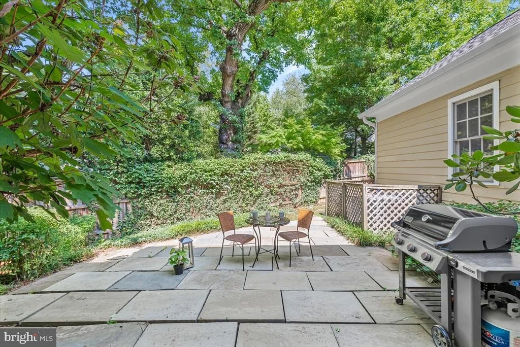 Photo of 6807 MEADOW LANE