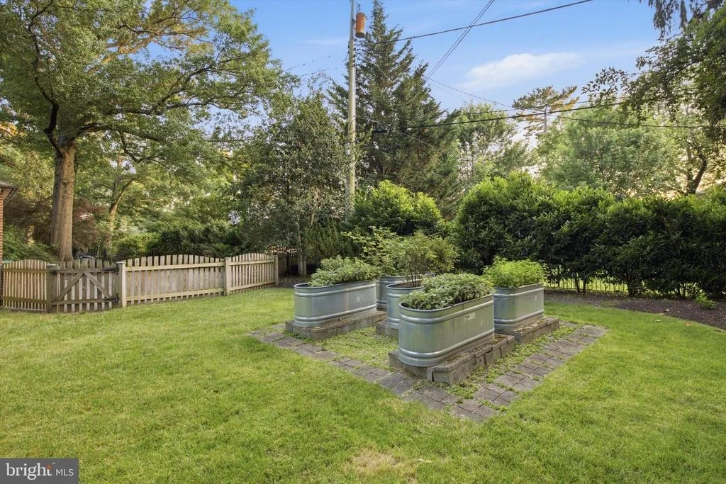 Photo of 2 BELLEMORE ROAD