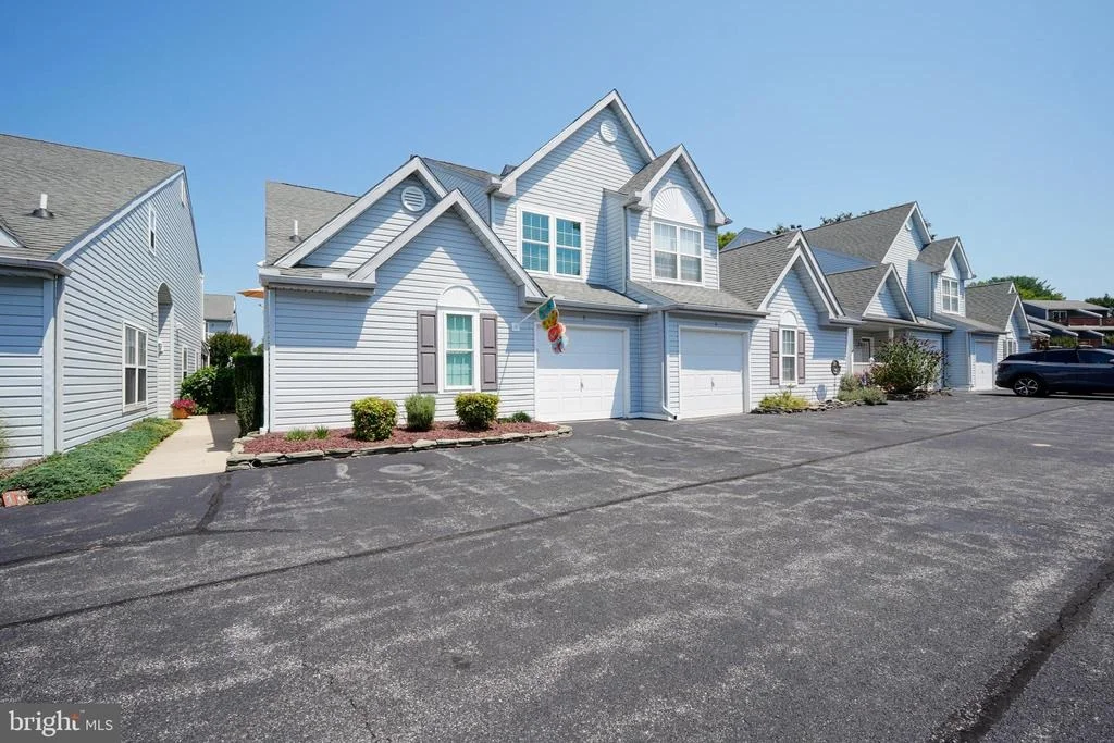 Photo of 8 CAROLINE LANE