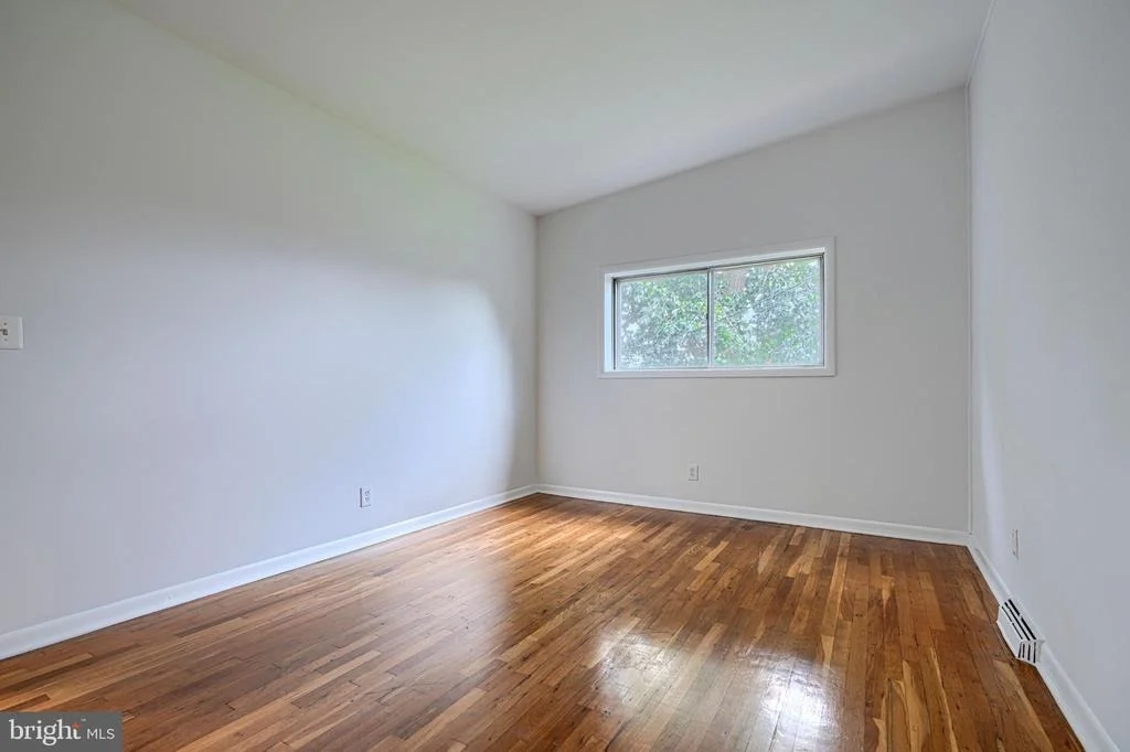 Photo of 2421 FOREST GREEN ROAD
