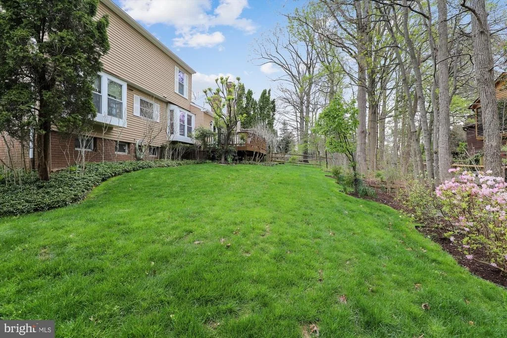 Photo of 2410 HENSLOWE DRIVE