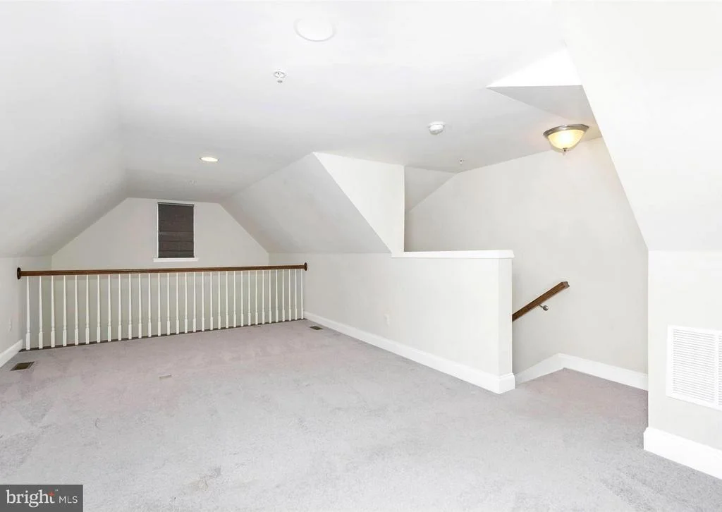 Photo of 40 6TH STREET W