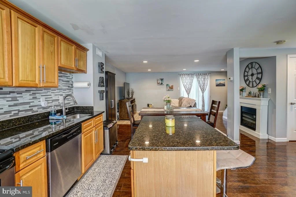 Photo of 8 TARFSIDE COURT