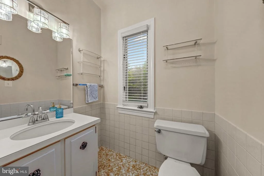 Photo of 1502 HIGHWOOD DRIVE
