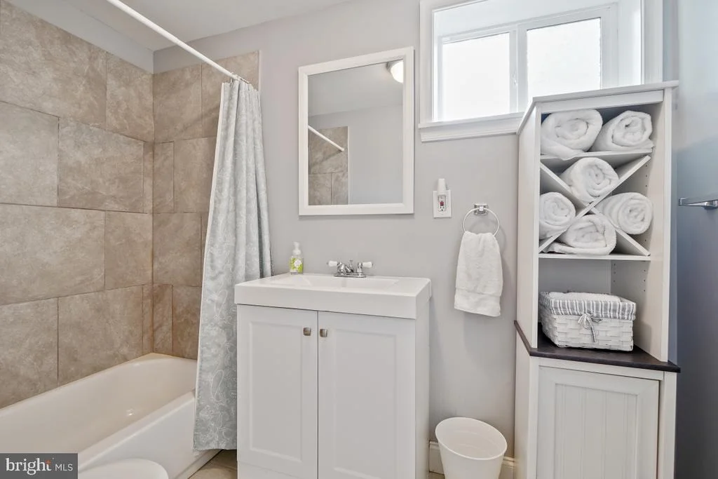 Photo of 401 ROYALTON ROAD