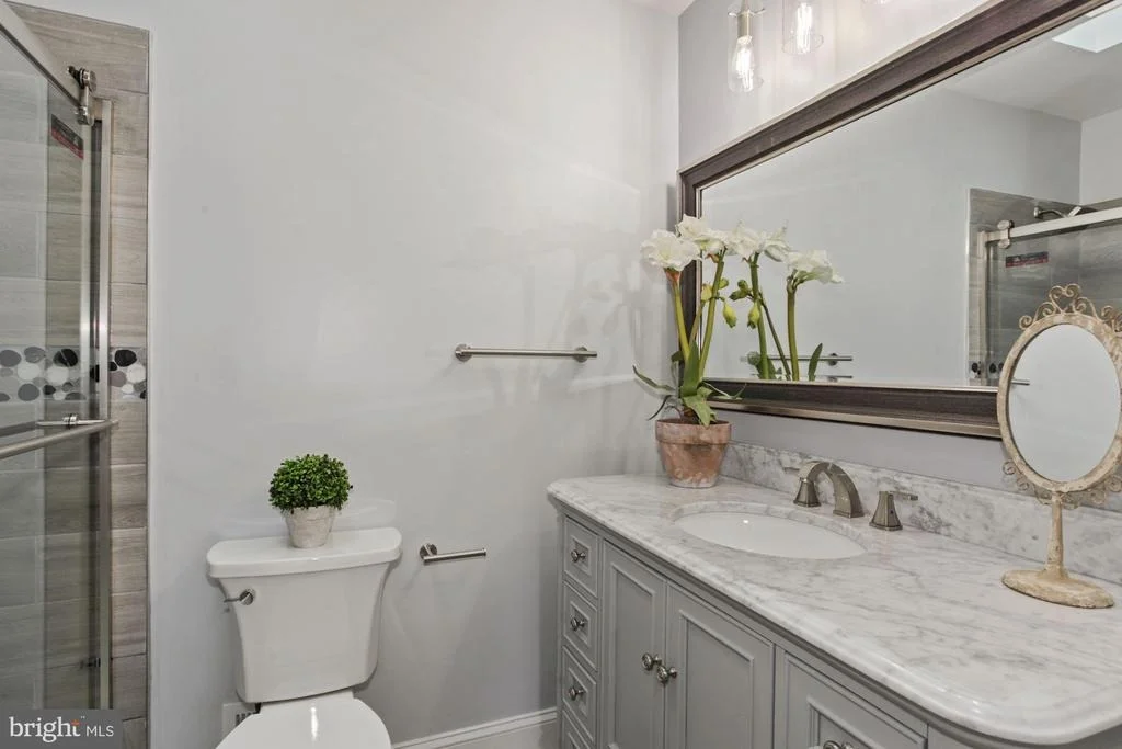 Photo of 6815 GILLINGS ROAD