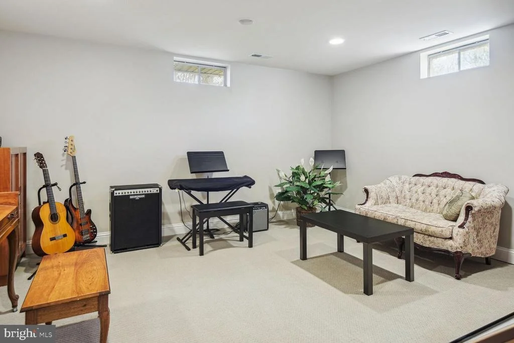 Photo of 10 MAPLECREST COURT