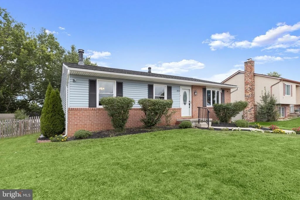 Photo of 818 UNIONTOWN ROAD