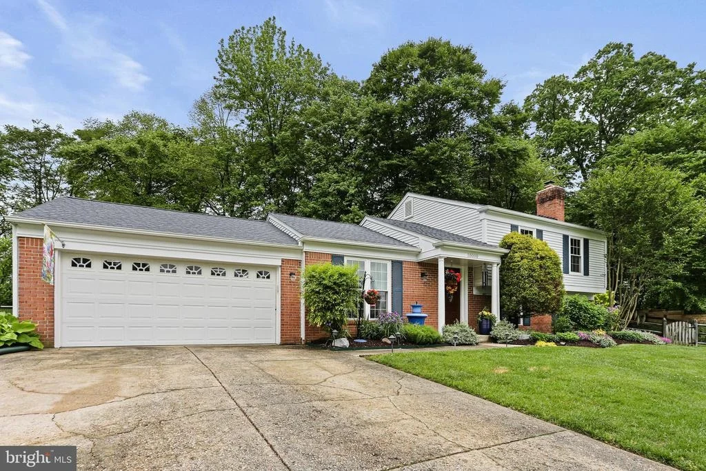 Photo of 10000 MADRONAWOOD DRIVE