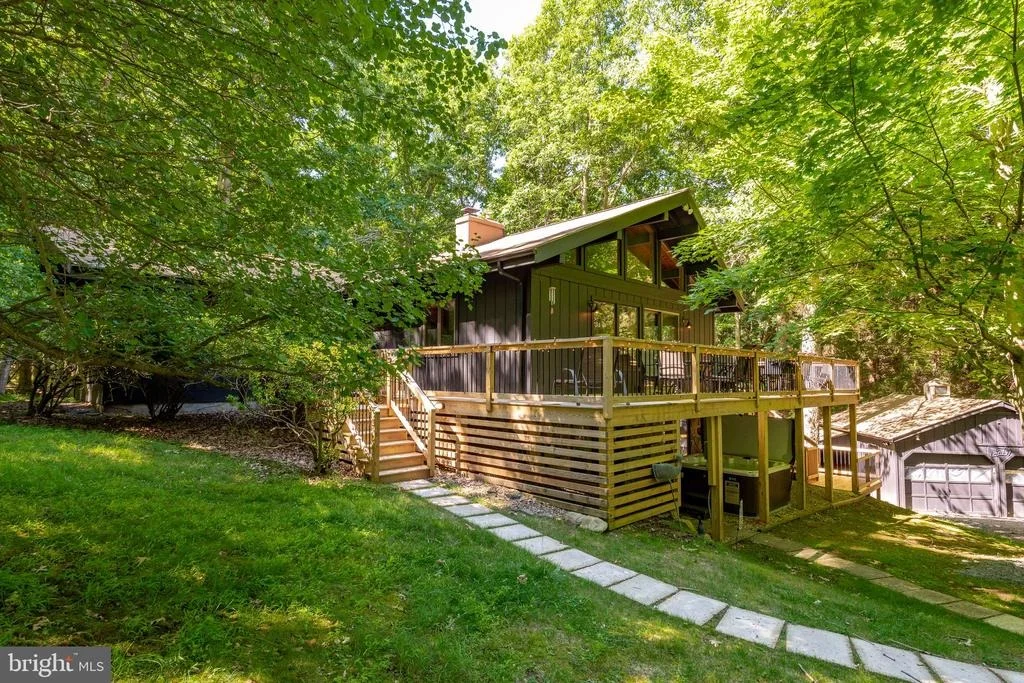 Photo of 106 LODGE CIRCLE