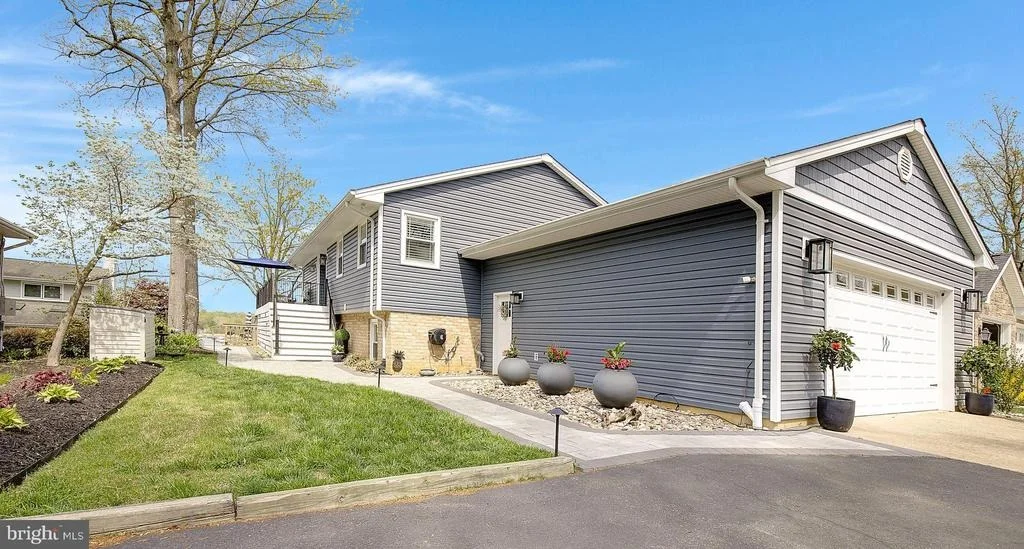 Photo of 1164 OAK VIEW DRIVE