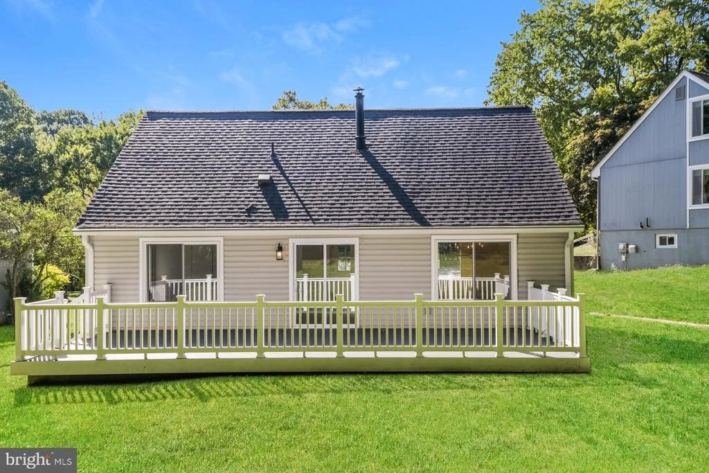 Photo of 10103 MEREDITH AVENUE